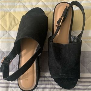 NEW Woman’s Black Platform Shoes     Size 6